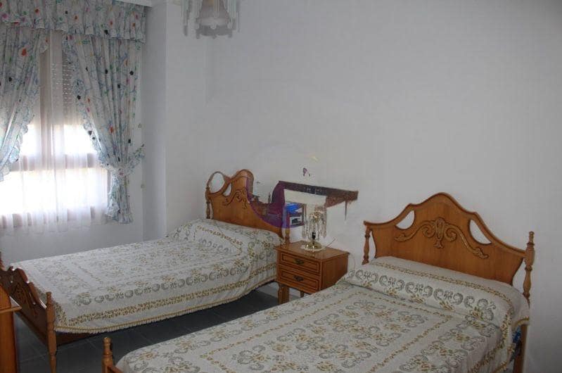 4 bedroom Villa for sale in Yator with garage - € 145,000 (Ref: 9822806)