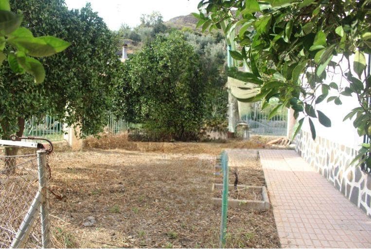 4 bedroom Villa for sale in Yator with garage - € 145,000 (Ref: 9822806)