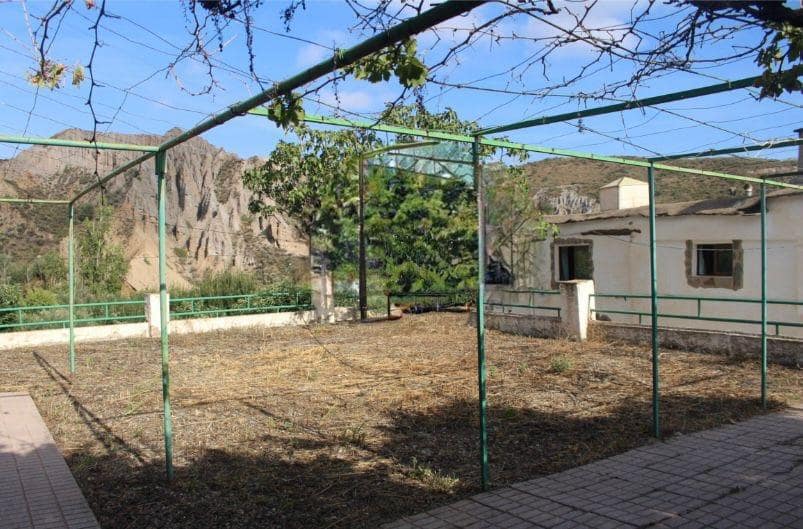 4 bedroom Villa for sale in Yator with garage - € 145,000 (Ref: 9822806)