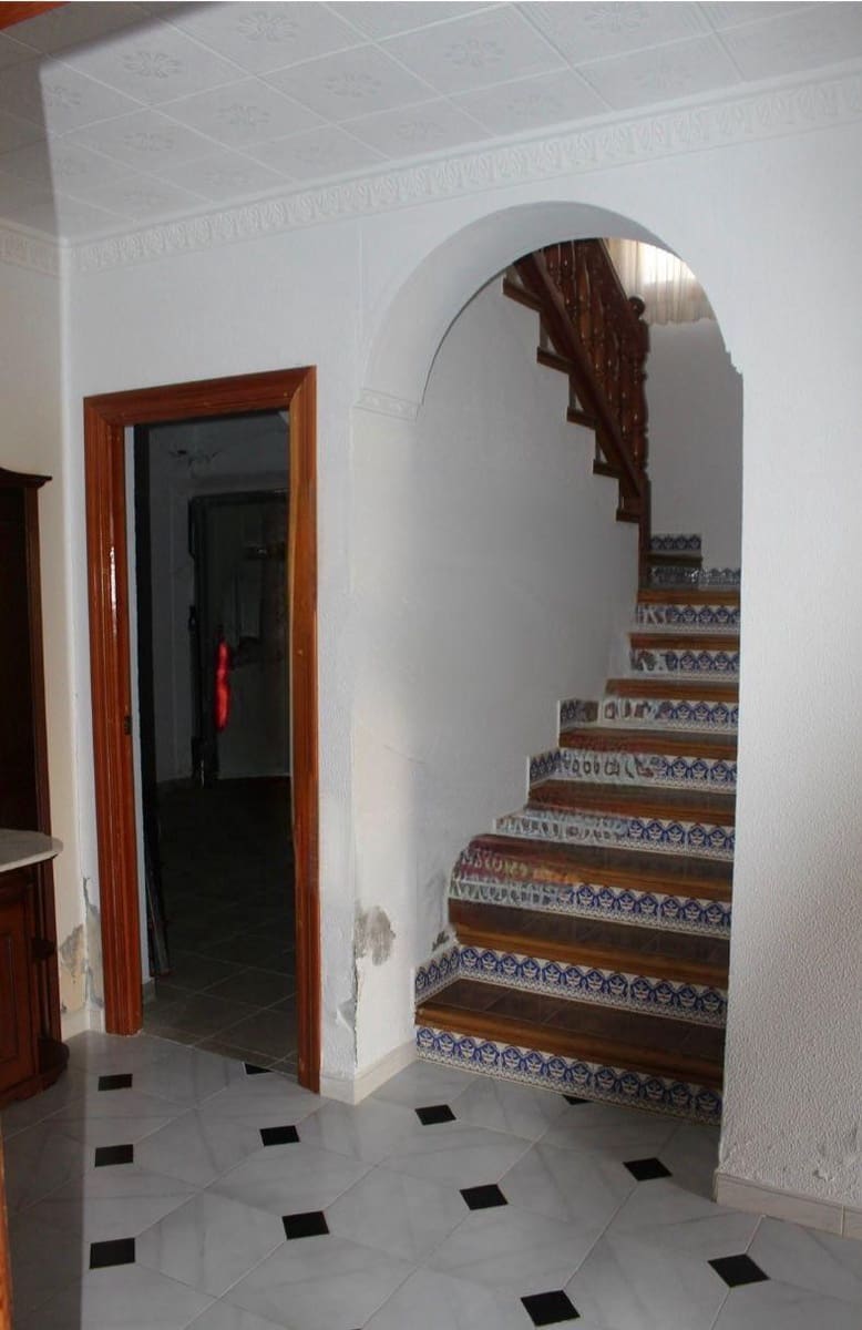 4 bedroom Villa for sale in Yator with garage - € 145,000 (Ref: 9822806)