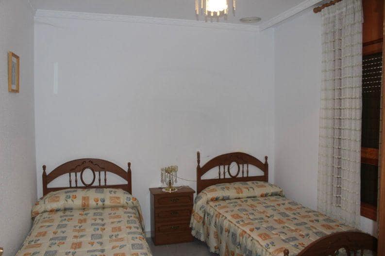 4 bedroom Villa for sale in Yator with garage - € 145,000 (Ref: 9822806)