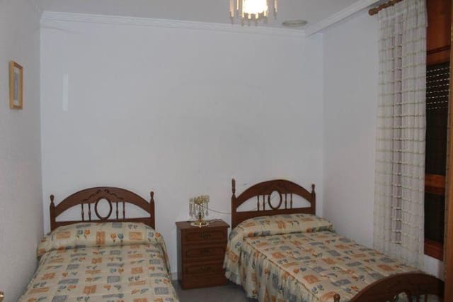 4 bedroom Villa for sale in Yator, Cádiar with garage - € 145,000 (Ref: 9822806)