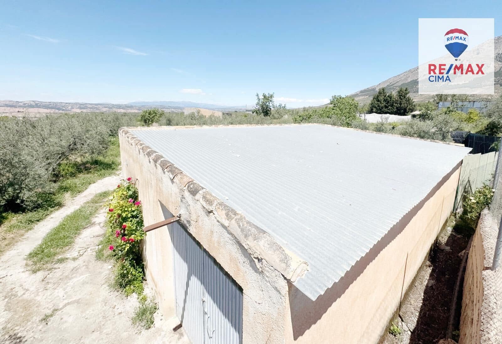 6 bedroom Finca/Country House for sale in Zujar - € 75,000 (Ref: 9822807)