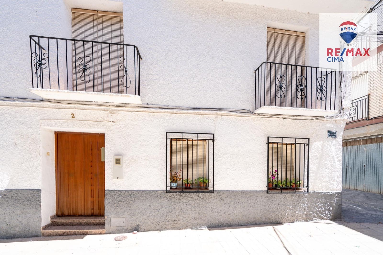 6 bedroom Finca/Country House for sale in Zujar - € 75,000 (Ref: 9822807)