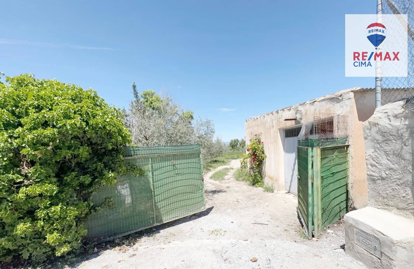 6 bedroom Finca/Country House for sale in Zujar - € 75,000 (Ref: 9822807)
