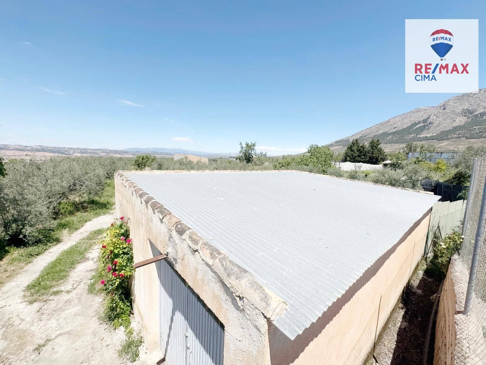 6 bedroom Finca/Country House for sale in Zujar - € 75,000 (Ref: 9822807)