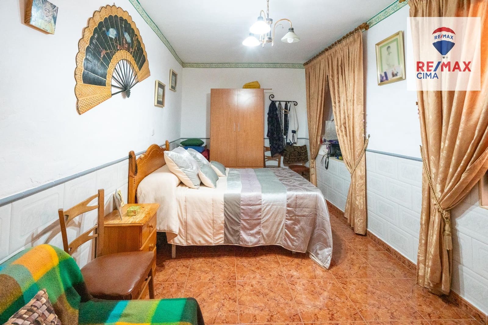 6 bedroom Finca/Country House for sale in Zujar - € 75,000 (Ref: 9822807)