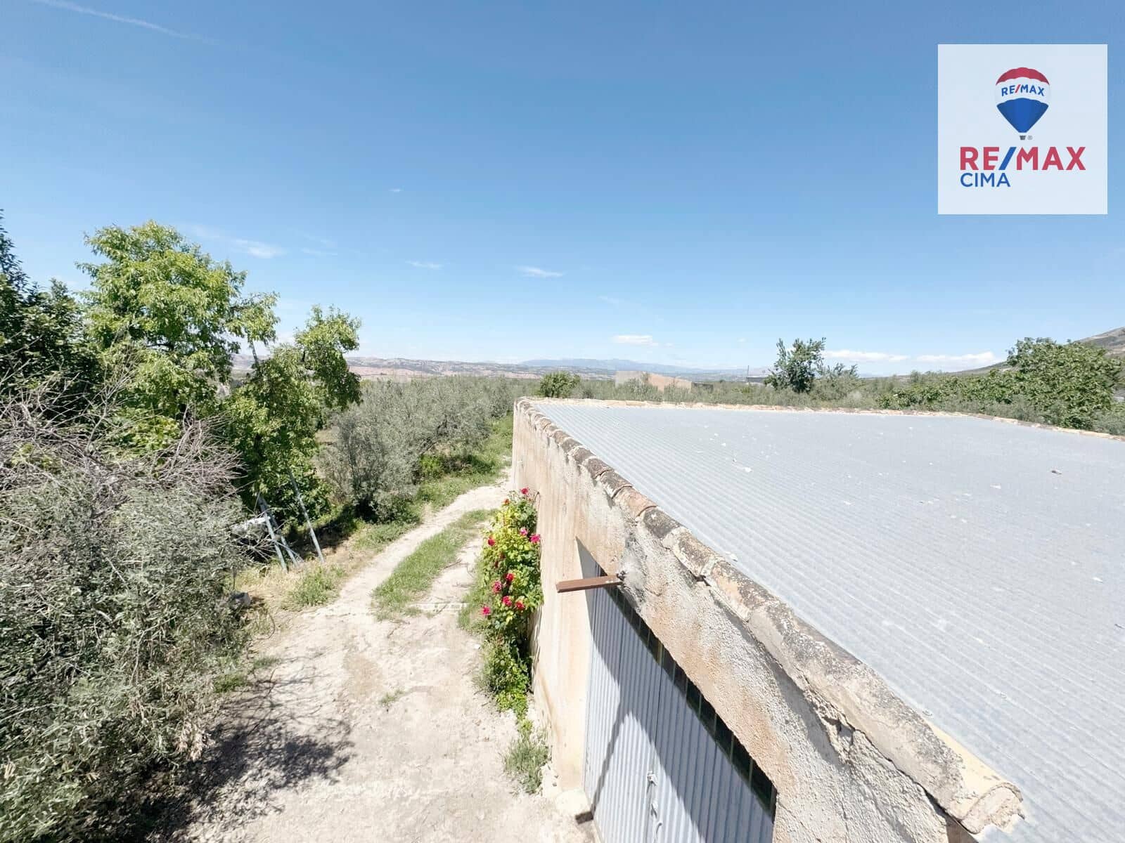 6 bedroom Finca/Country House for sale in Zujar - € 75,000 (Ref: 9822807)