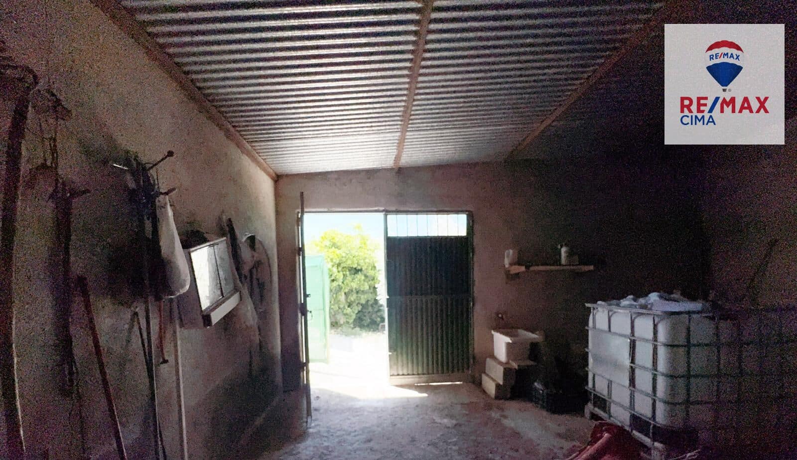 6 bedroom Finca/Country House for sale in Zujar - € 75,000 (Ref: 9822807)