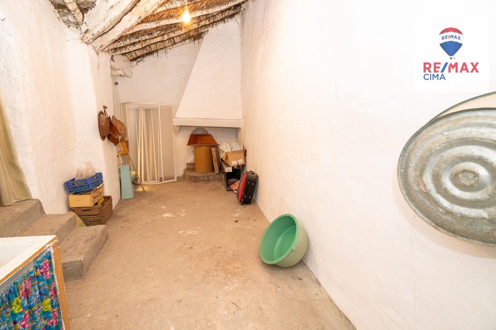 6 bedroom Finca/Country House for sale in Zujar - € 75,000 (Ref: 9822807)