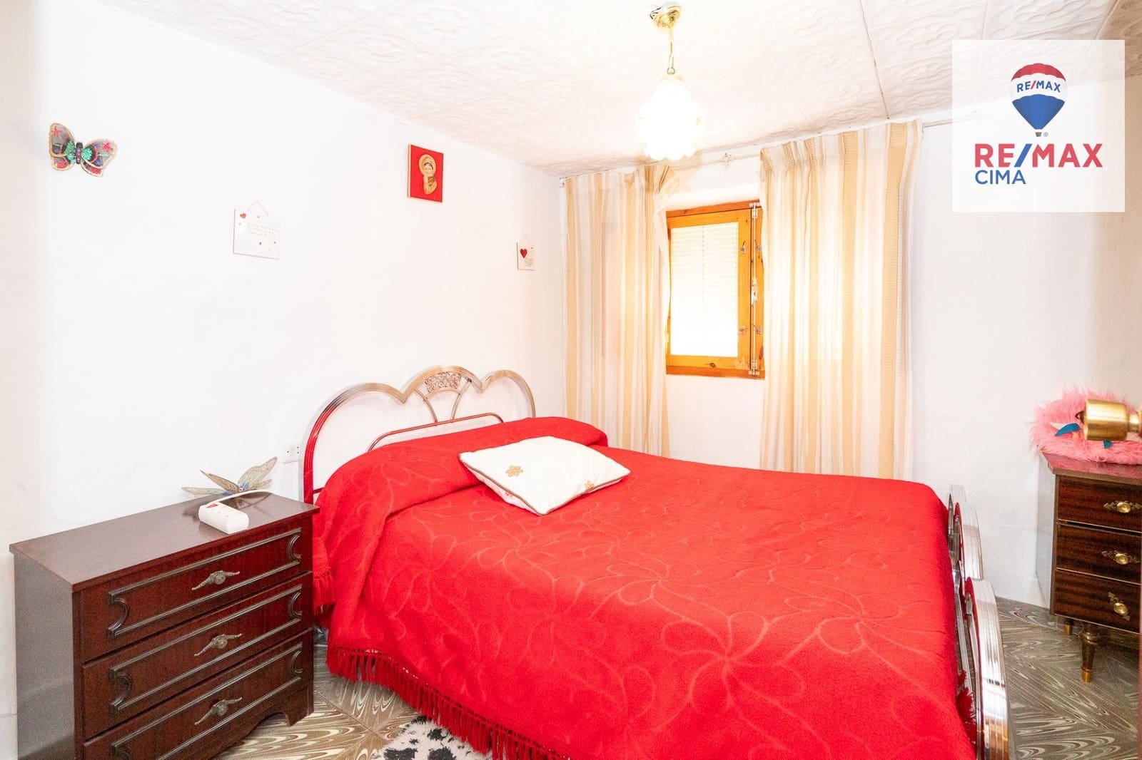 6 bedroom Finca/Country House for sale in Zujar - € 75,000 (Ref: 9822807)