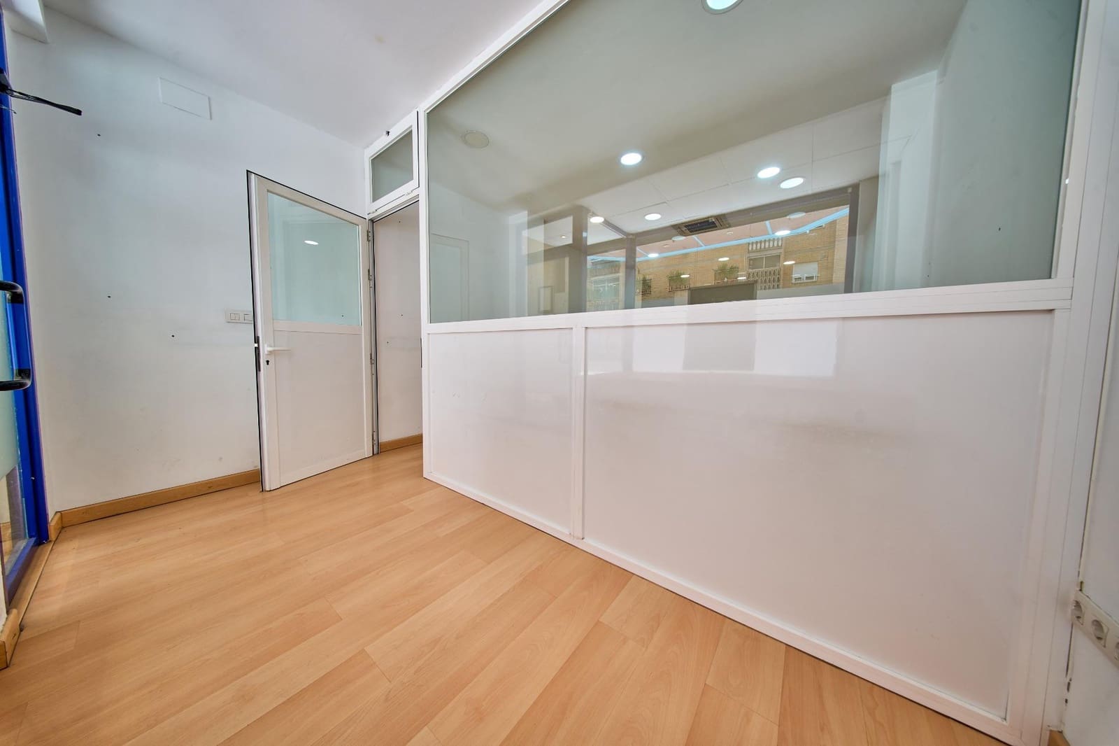 Commercial for rent in Granada city - € 900 (Ref: 9827143)