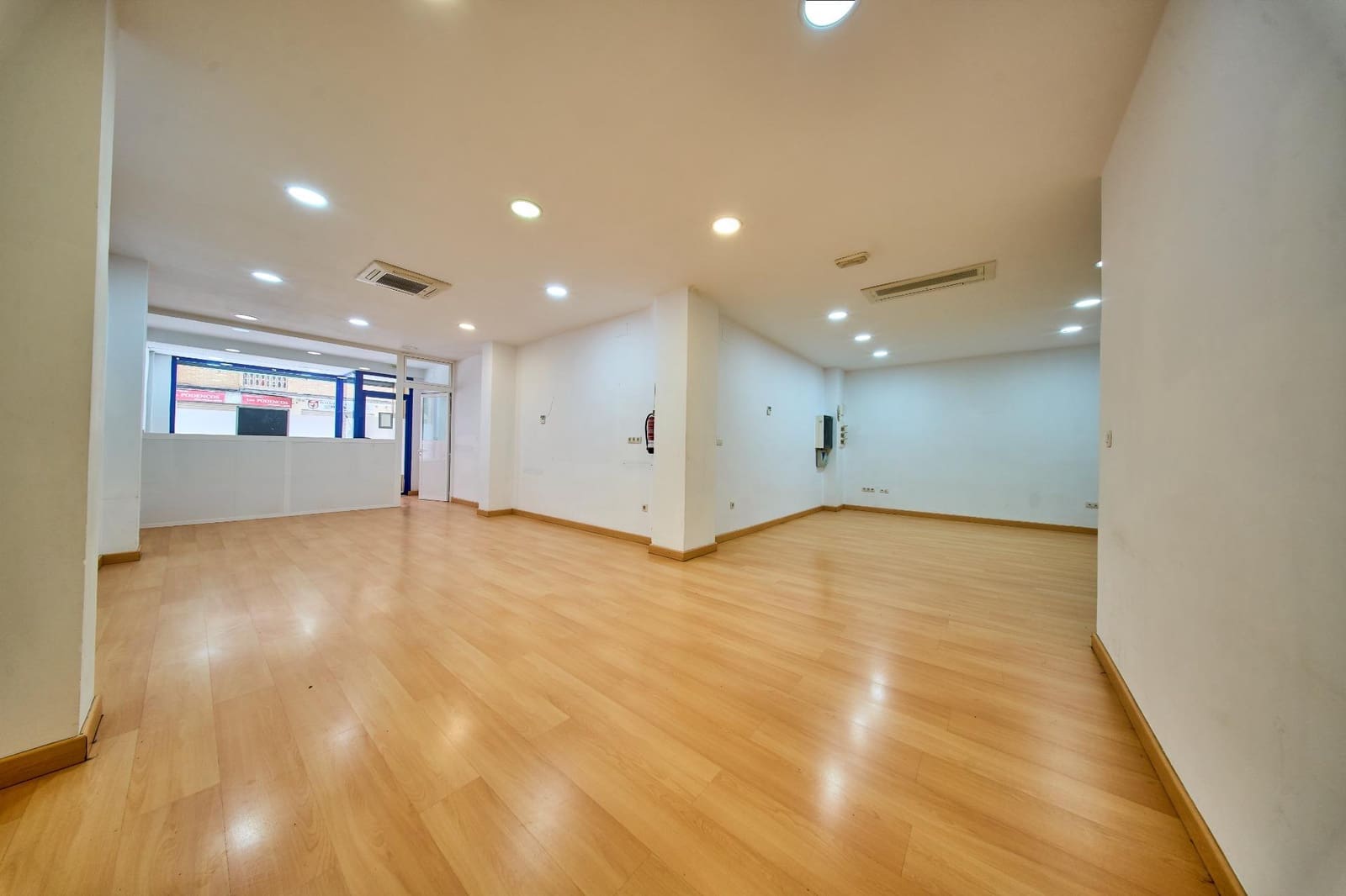 Commercial for rent in Granada city - € 900 (Ref: 9827143)