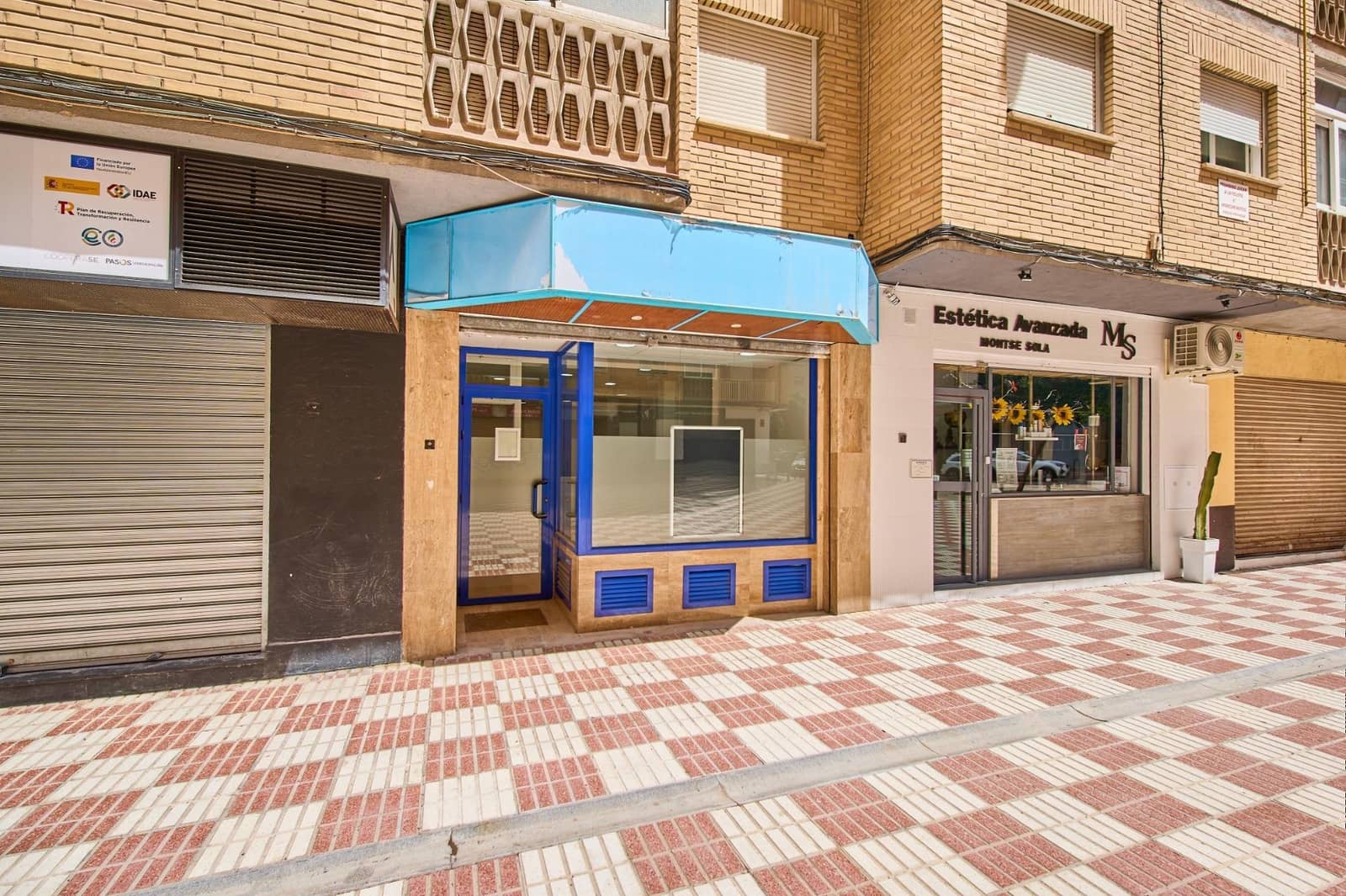 Commercial for rent in Granada city - € 900 (Ref: 9827143)
