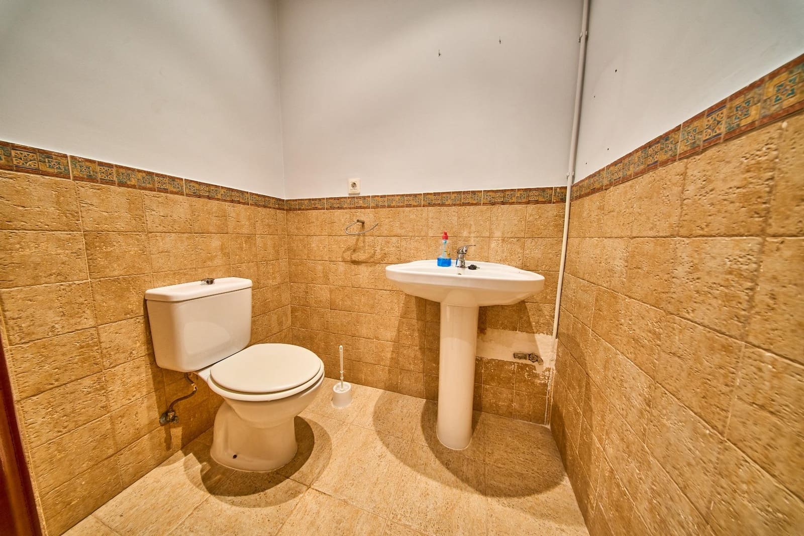Commercial for rent in Granada city - € 900 (Ref: 9827143)