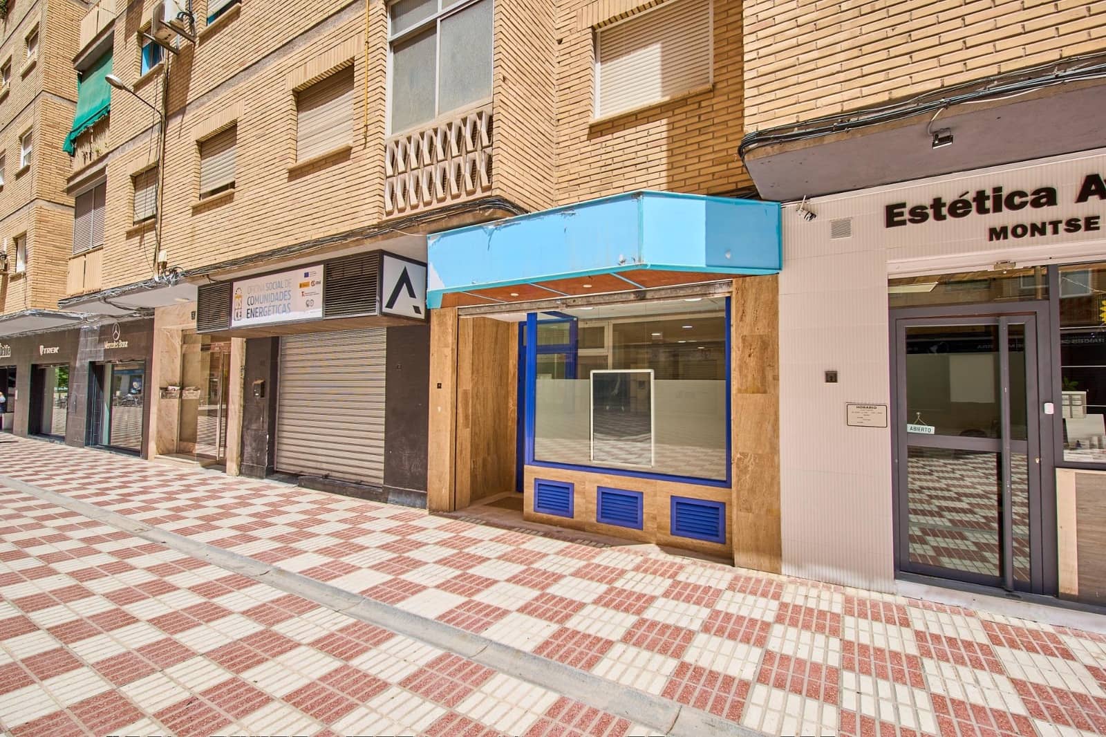 Commercial for rent in Granada city - € 900 (Ref: 9827143)