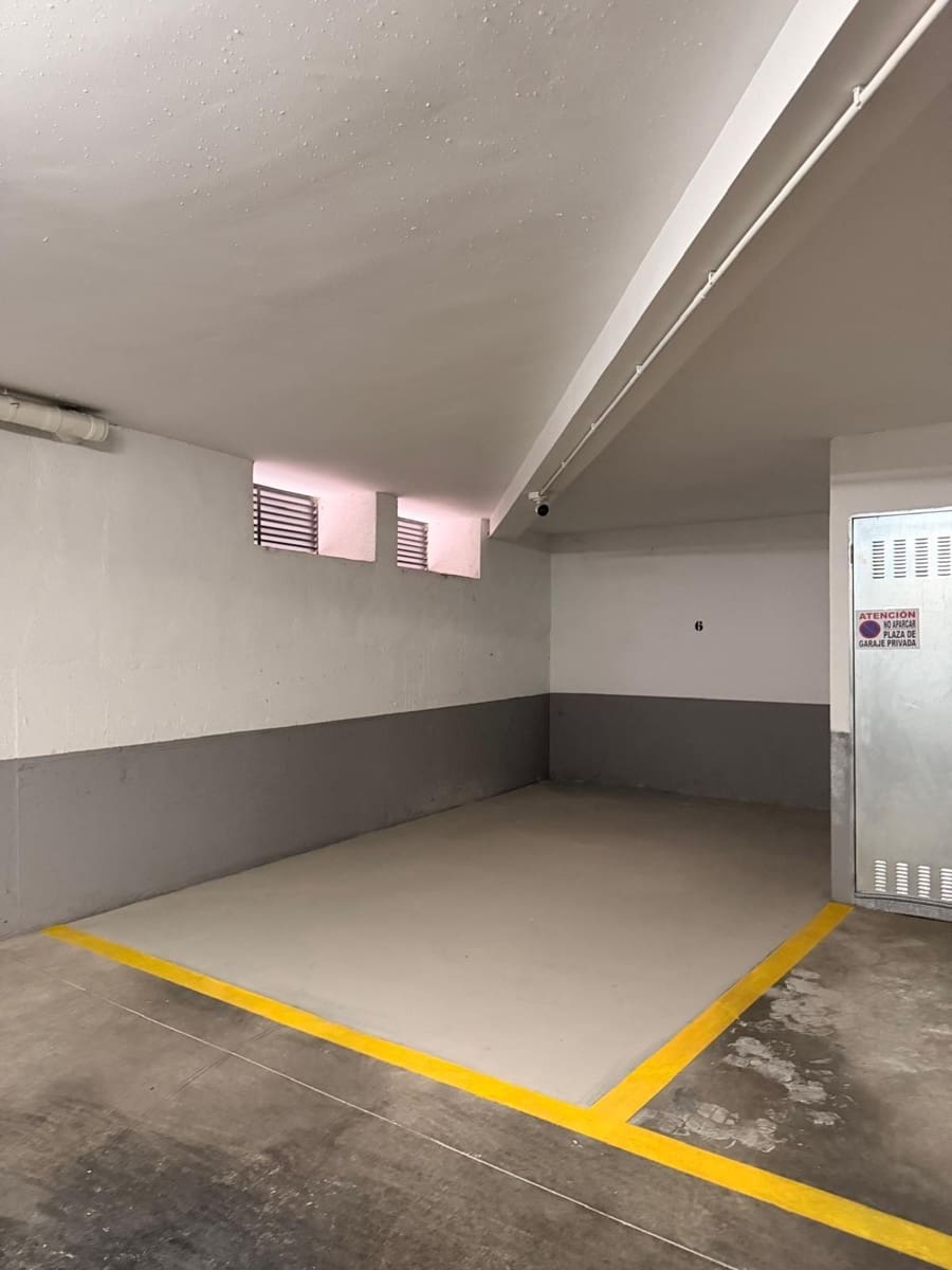 Garage till salu i La Zubia - 14 000 € (Ref: 9831731)