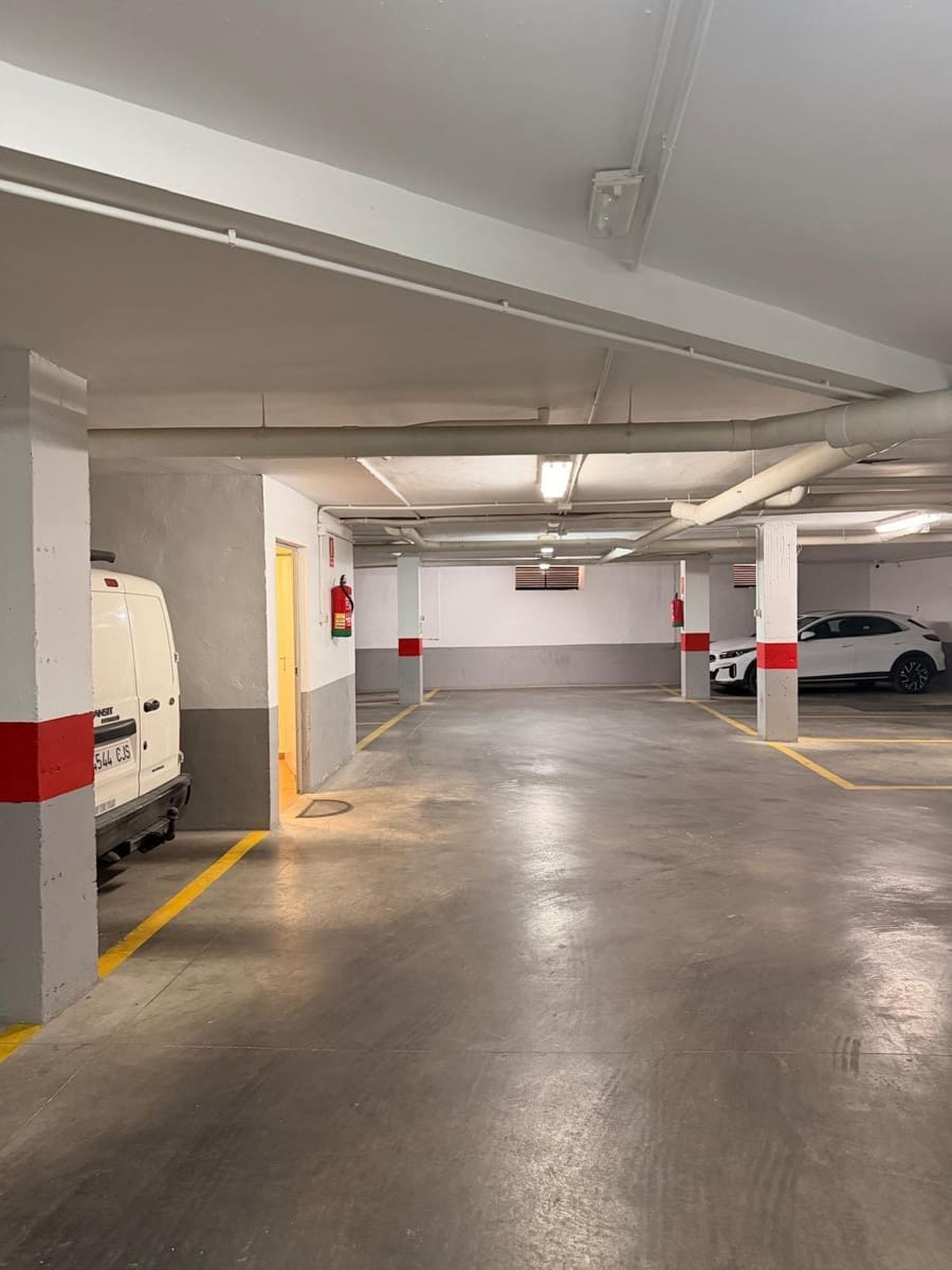 Garage till salu i La Zubia - 14 000 € (Ref: 9831731)