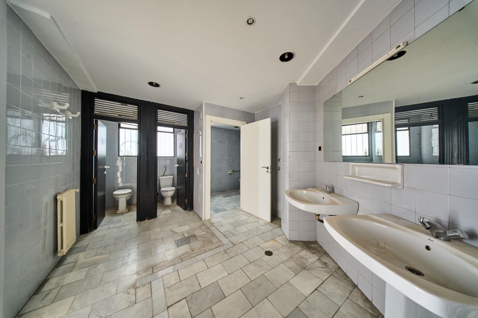 4 bedroom Flat for sale in Granada city - € 475,000 (Ref: 9833906)