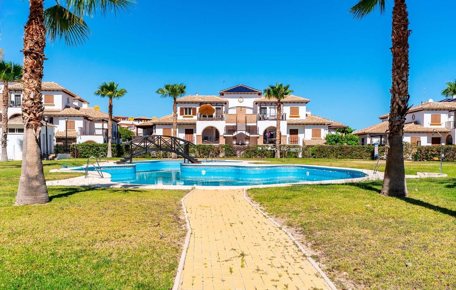 2 makuuhuone Kattohuoneisto myytävänä paikassa Vera mukana uima-altaan 
autotalli - 197 000 € (Ref: 9836569)