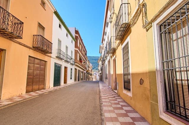 5 Zimmer Haus zu verkaufen in Mancha Real mit Garage - 68.000 € (Ref: 9836572)