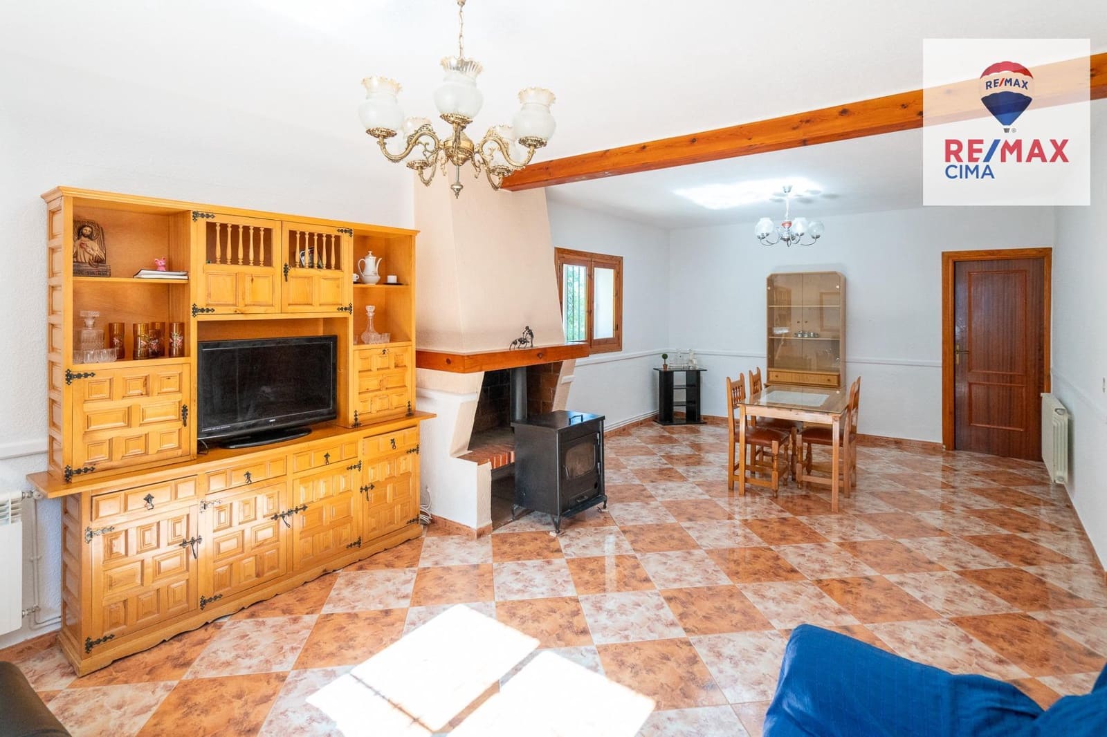 3 bedroom Villa for sale in Baza with garage - € 279,000 (Ref: 9839517)