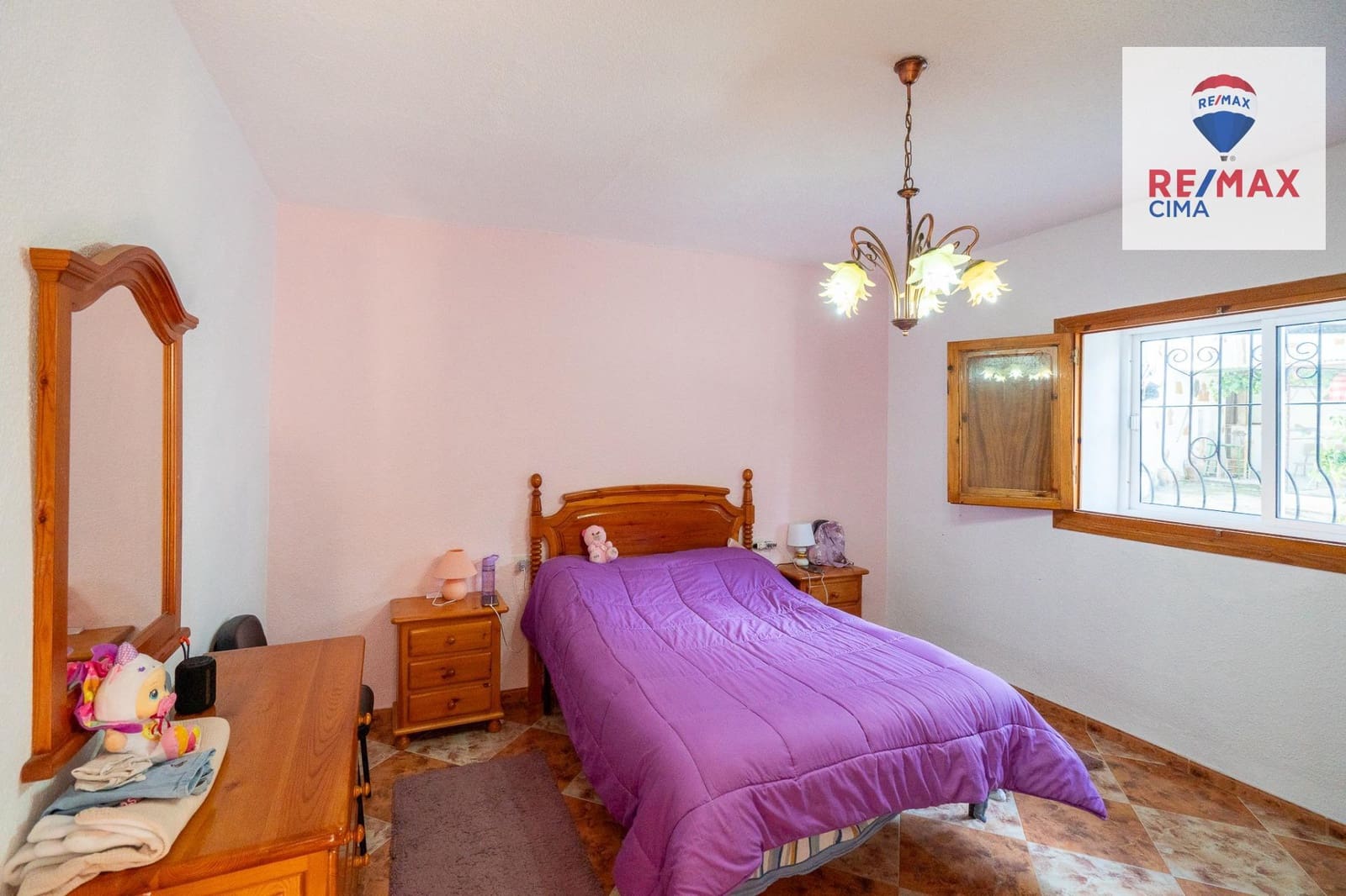 3 bedroom Villa for sale in Baza with garage - € 279,000 (Ref: 9839517)