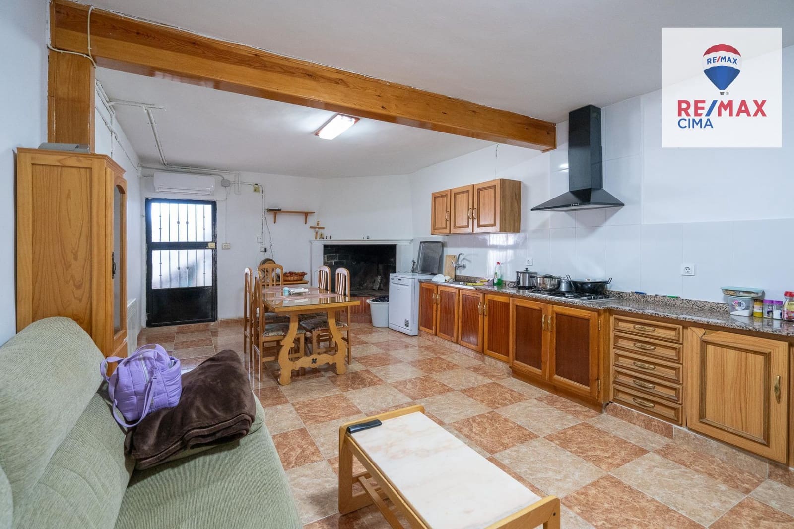 3 bedroom Villa for sale in Baza with garage - € 279,000 (Ref: 9839517)