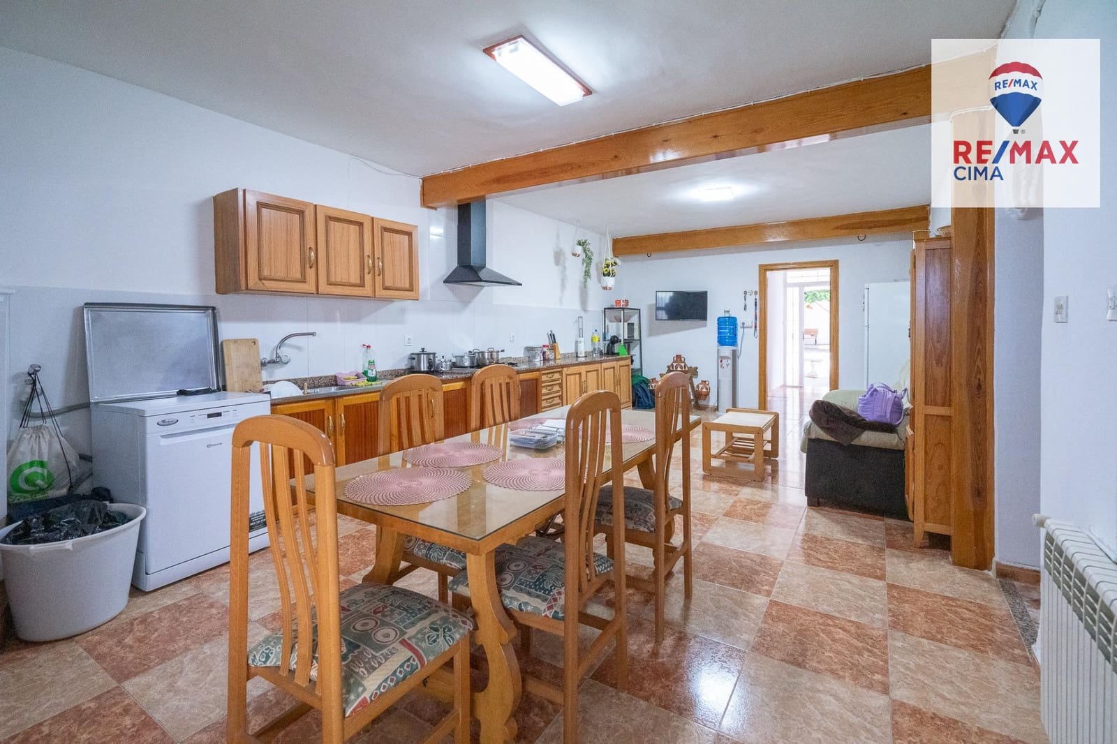 3 bedroom Villa for sale in Baza with garage - € 279,000 (Ref: 9839517)