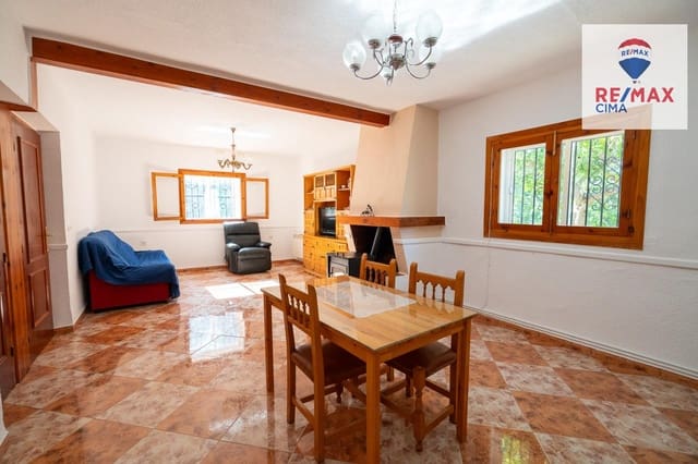 3 soverom Villa til salgs i Baza med garasje - € 279 000 (Ref: 9839517)