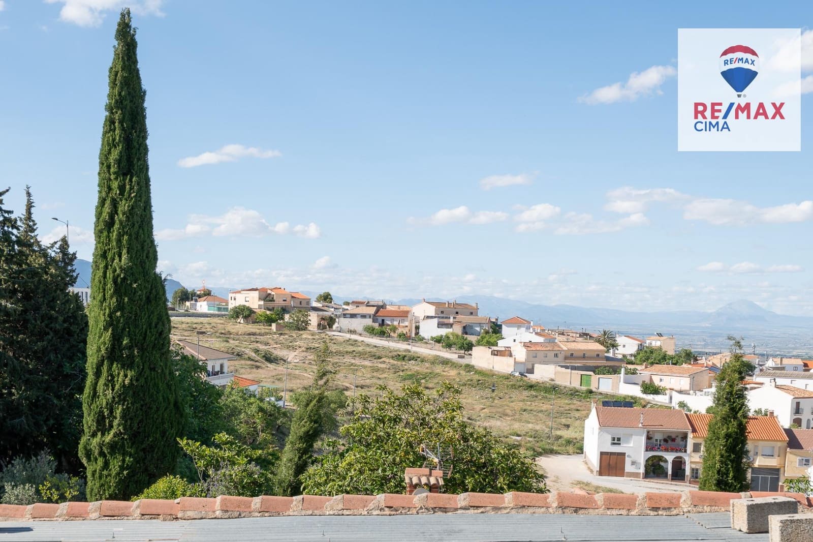 3 bedroom Villa for sale in Baza with garage - € 279,000 (Ref: 9839517)