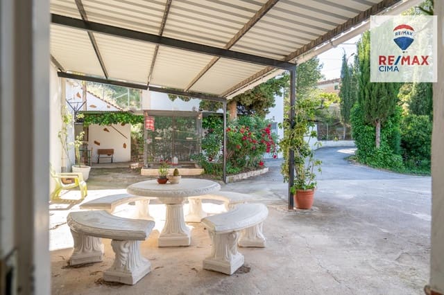 3 soverom Villa til salgs i Baza med garasje - € 279 000 (Ref: 9839517)