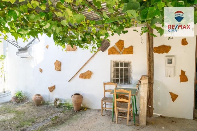 3 soverom Villa til salgs i Baza med garasje - € 279 000 (Ref: 9839517)