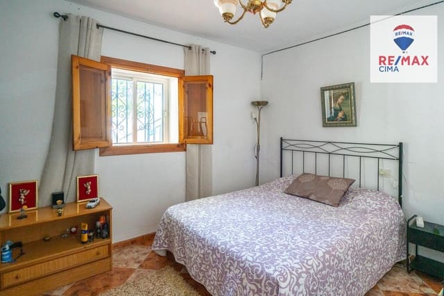 3 soverom Villa til salgs i Baza med garasje - € 279 000 (Ref: 9839517)