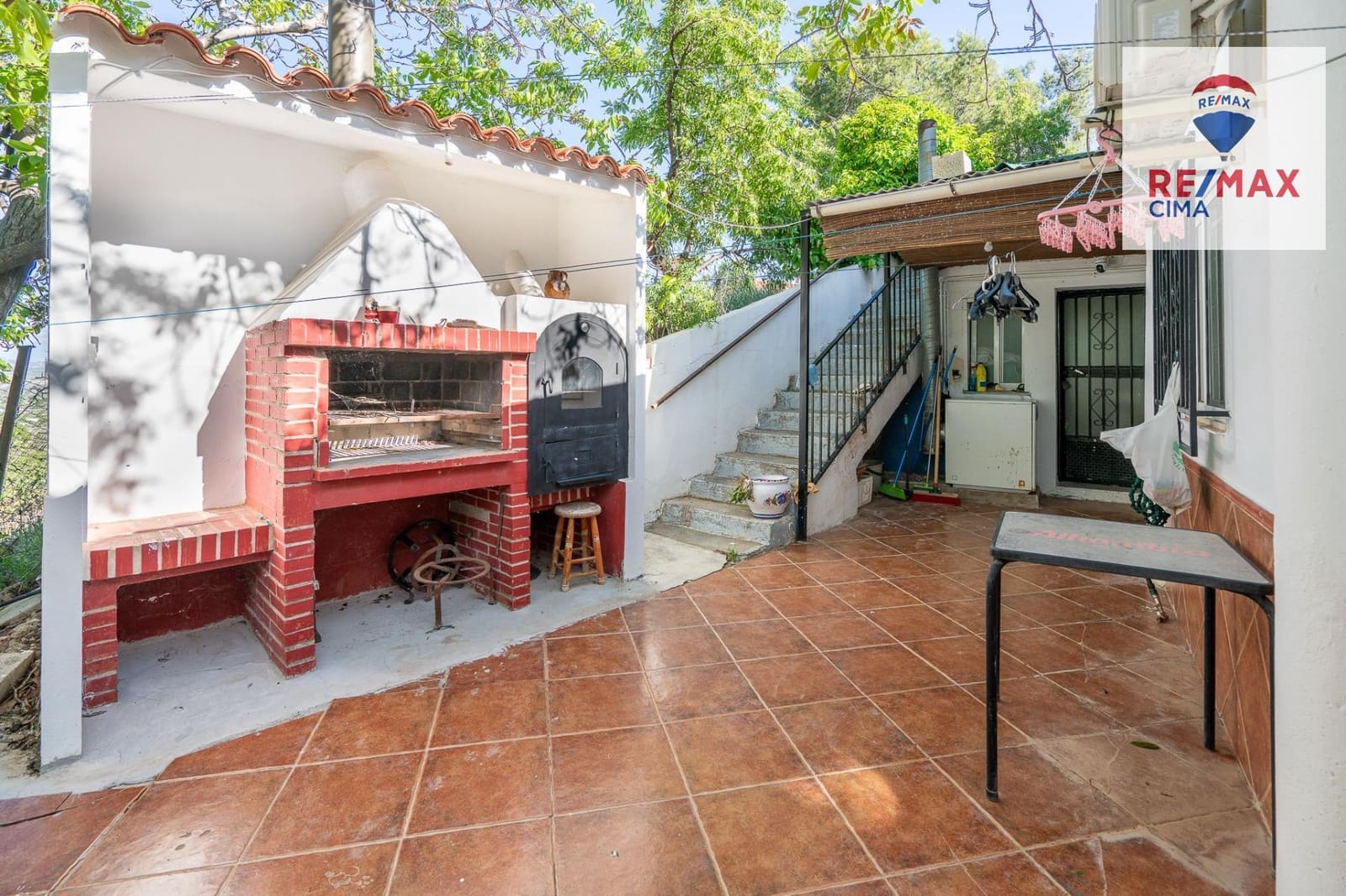 3 bedroom Villa for sale in Baza with garage - € 279,000 (Ref: 9839517)