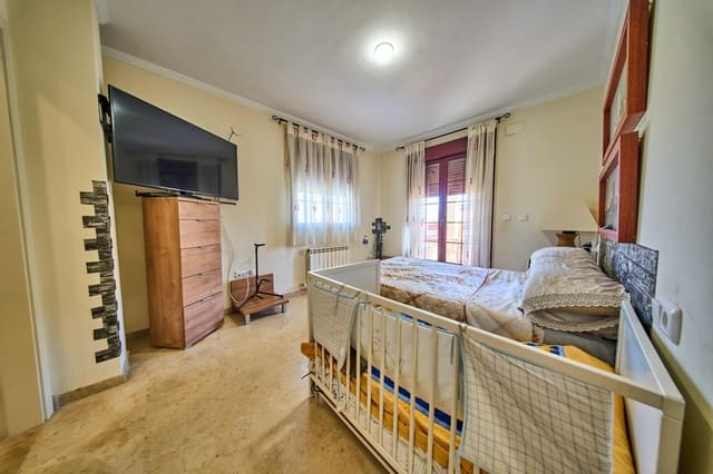 6 soveværelse Semi-Rækkehus til salg i Ogíjares med swimmingpool garage - € 390.000 (Ref: 9839518)