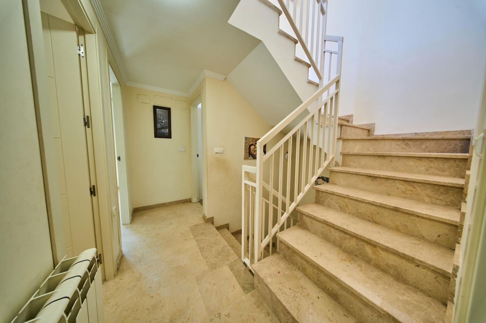 6 bedroom Semi-detached Villa for sale in Ogijares with pool garage - € 390,000 (Ref: 9839518)