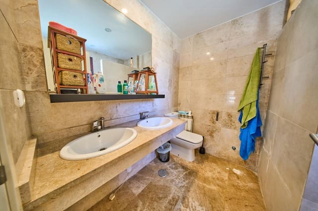 6 soveværelse Semi-Rækkehus til salg i Ogíjares med swimmingpool garage - € 390.000 (Ref: 9839518)