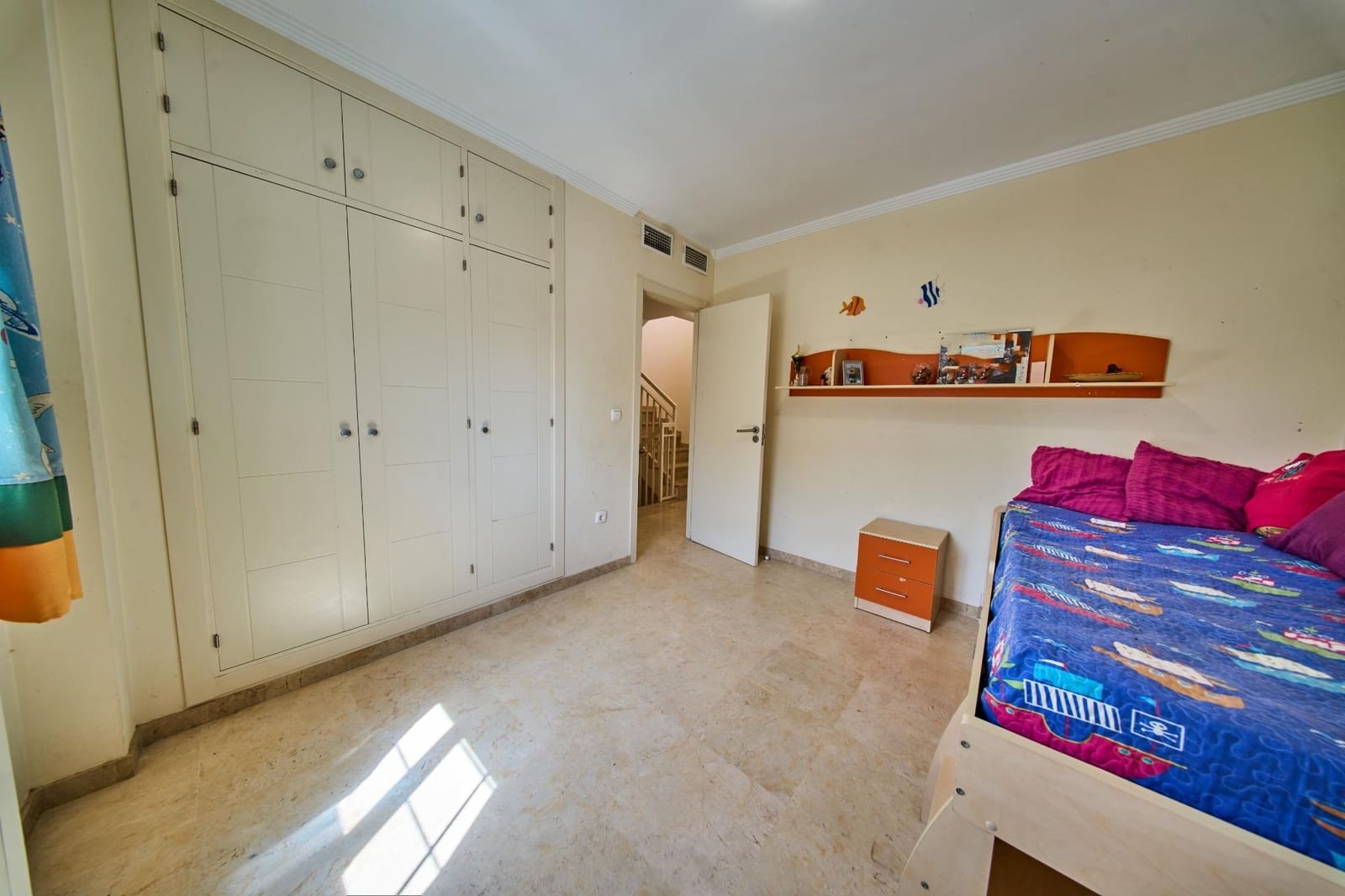 6 bedroom Semi-detached Villa for sale in Ogijares with pool garage - € 390,000 (Ref: 9839518)