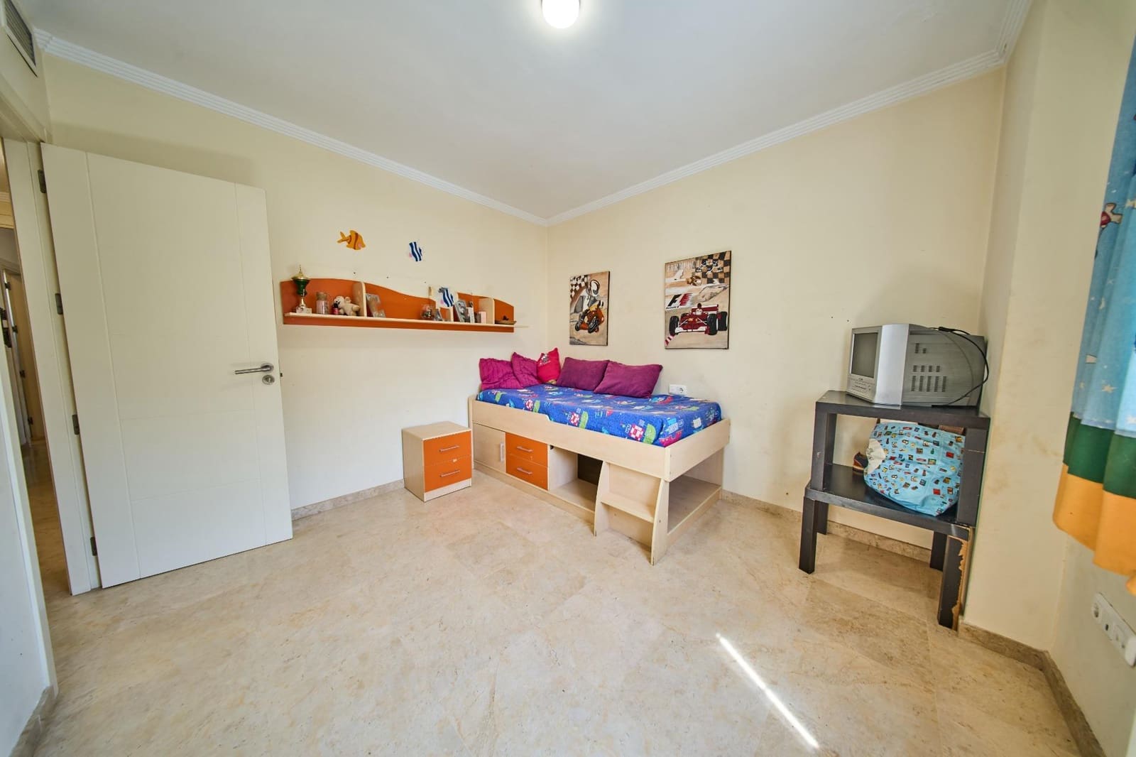 6 bedroom Semi-detached Villa for sale in Ogijares with pool garage - € 390,000 (Ref: 9839518)