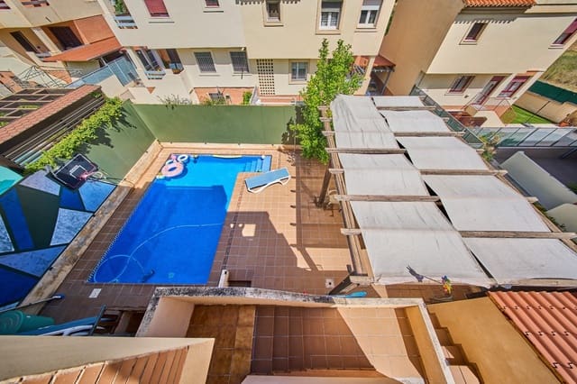 6 soveværelse Semi-Rækkehus til salg i Ogíjares med swimmingpool garage - € 390.000 (Ref: 9839518)