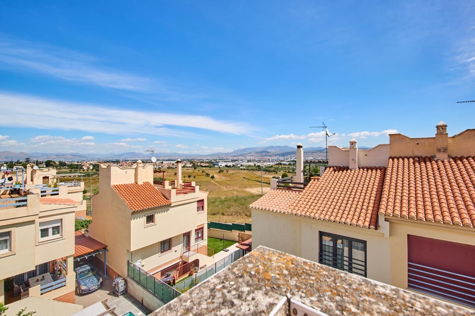 6 bedroom Semi-detached Villa for sale in Ogijares with pool garage - € 390,000 (Ref: 9839518)