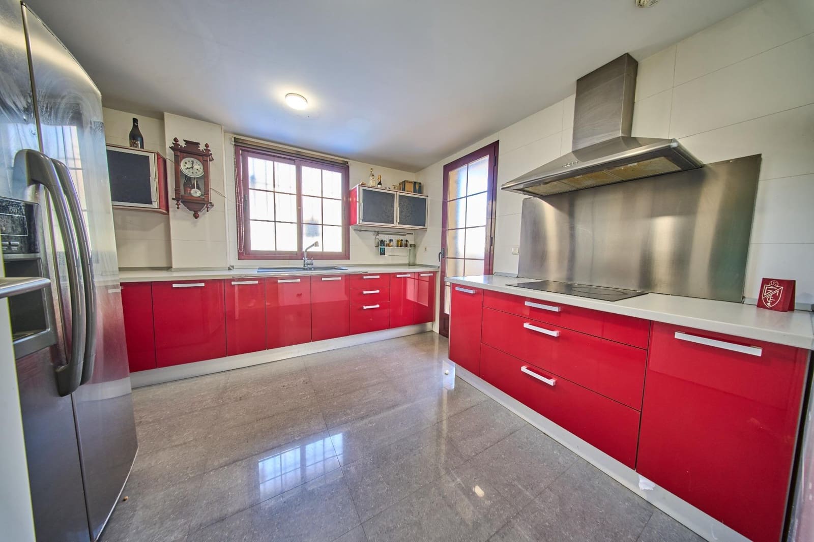 6 bedroom Semi-detached Villa for sale in Ogijares with pool garage - € 390,000 (Ref: 9839518)