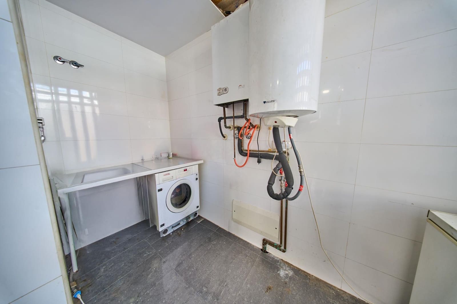 6 bedroom Semi-detached Villa for sale in Ogijares with pool garage - € 390,000 (Ref: 9839518)