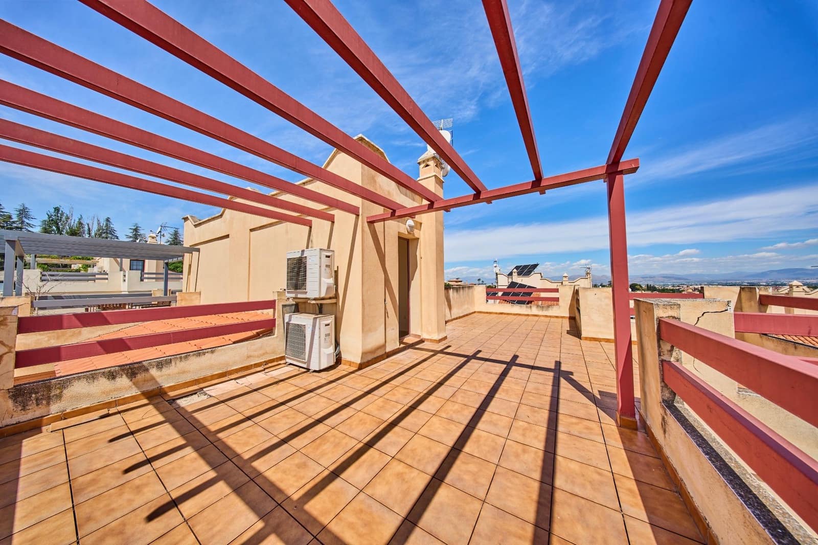 6 bedroom Semi-detached Villa for sale in Ogijares with pool garage - € 390,000 (Ref: 9839518)