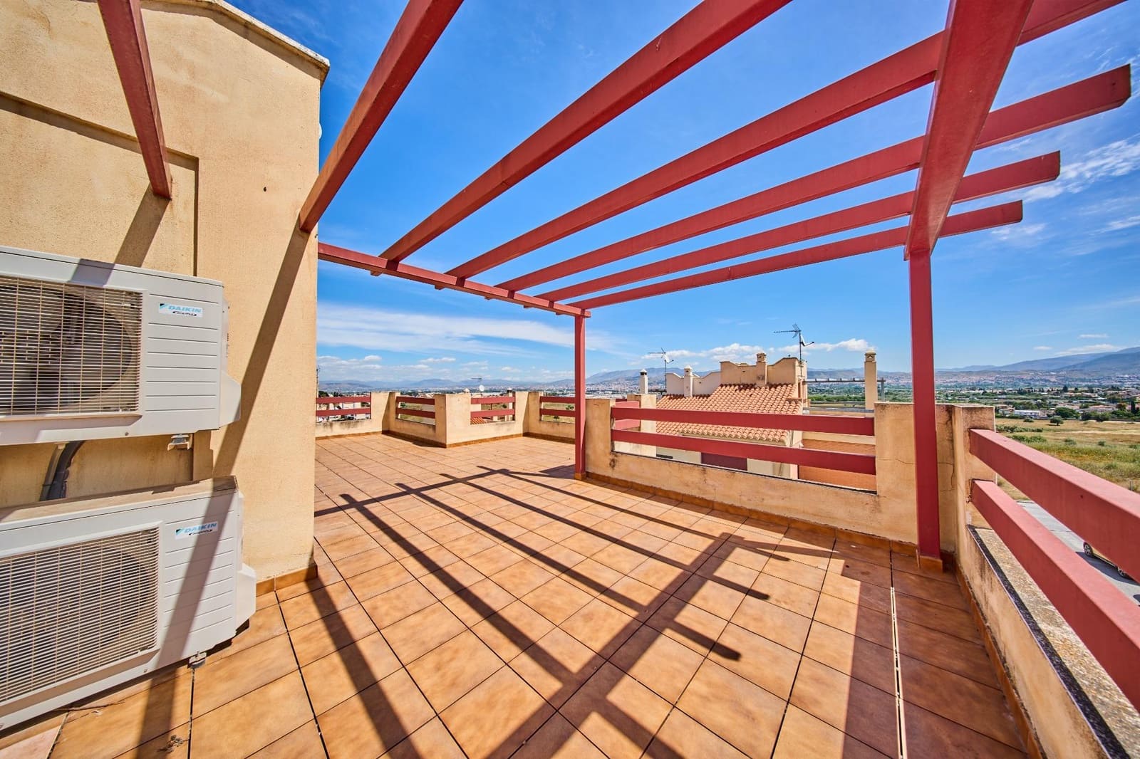 6 bedroom Semi-detached Villa for sale in Ogijares with pool garage - € 390,000 (Ref: 9839518)