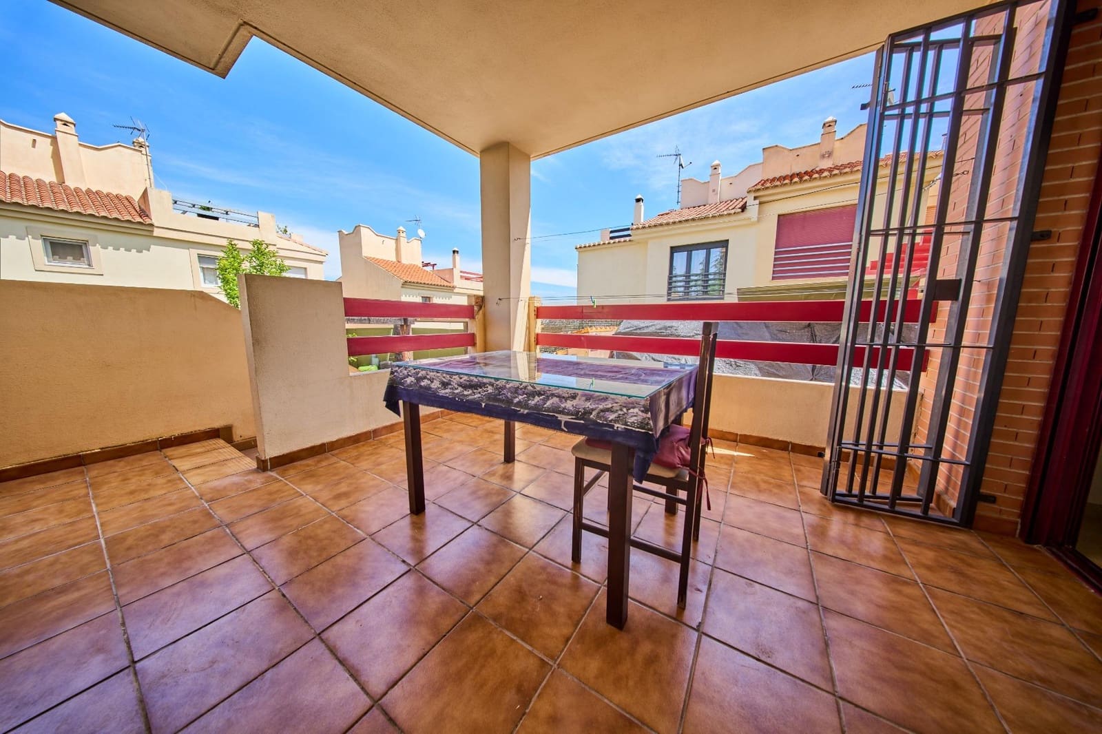 6 bedroom Semi-detached Villa for sale in Ogijares with pool garage - € 390,000 (Ref: 9839518)