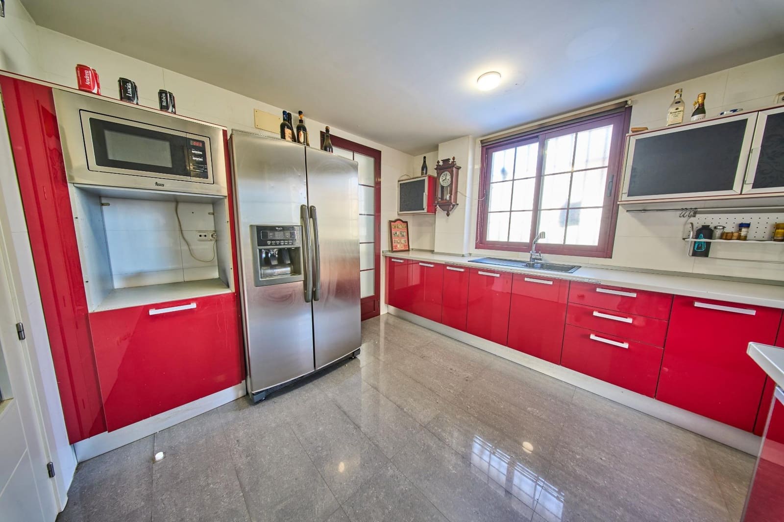 6 bedroom Semi-detached Villa for sale in Ogijares with pool garage - € 390,000 (Ref: 9839518)