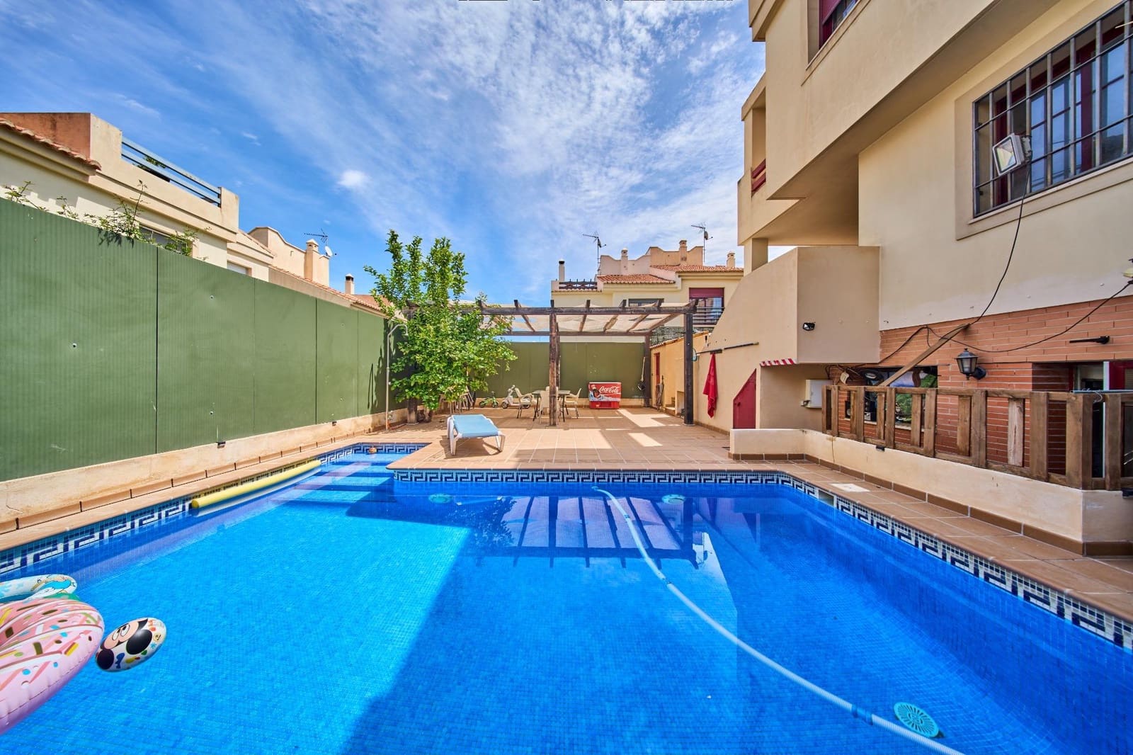 6 bedroom Semi-detached Villa for sale in Ogijares with pool garage - € 390,000 (Ref: 9839518)