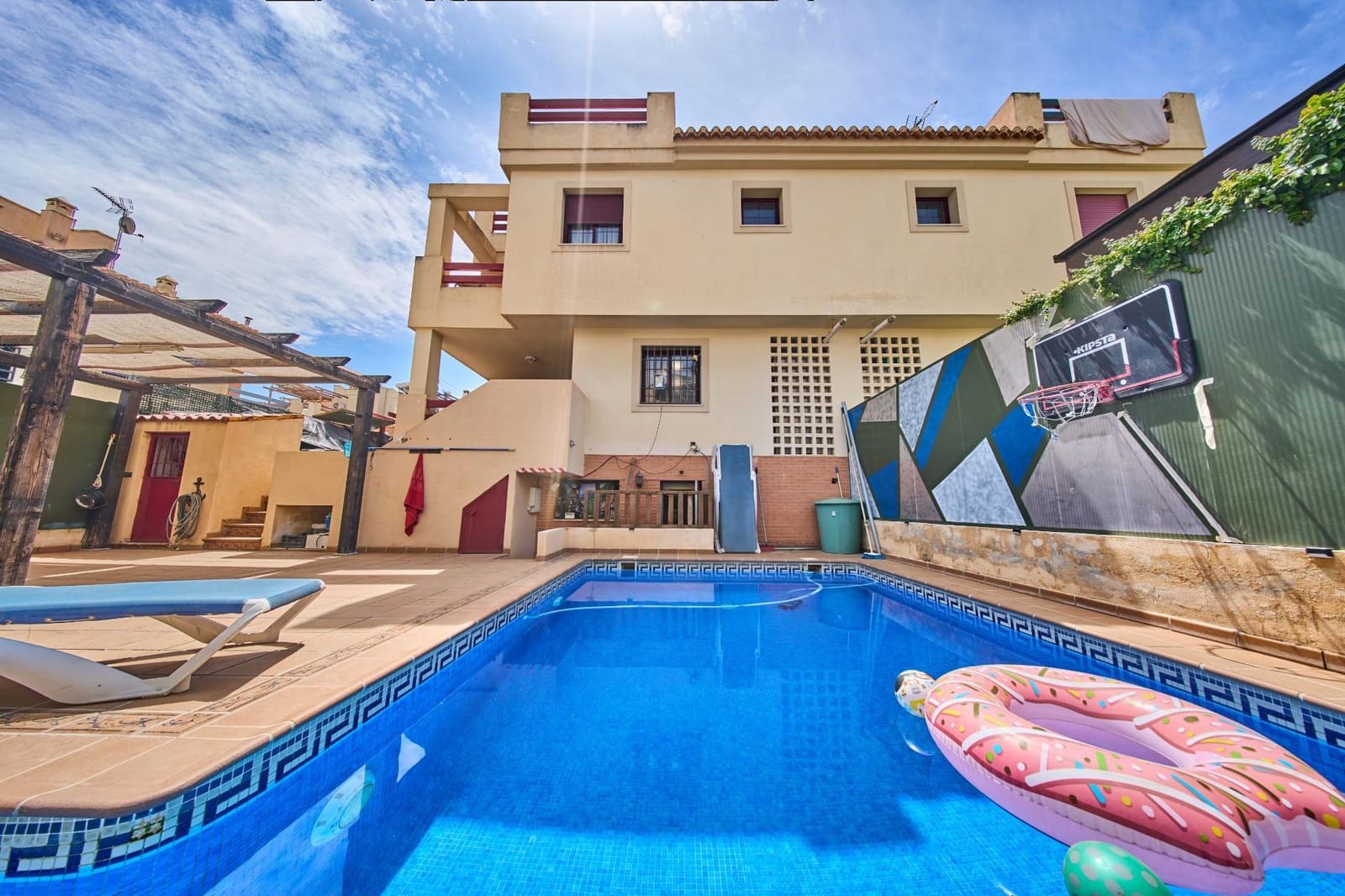 6 bedroom Semi-detached Villa for sale in Ogijares with pool garage - € 390,000 (Ref: 9839518)